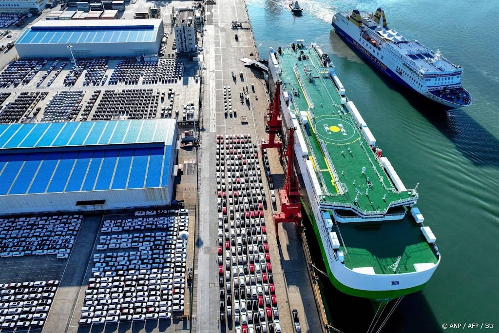 Chinese export stijgt sterker dan verwacht, import valt tegen