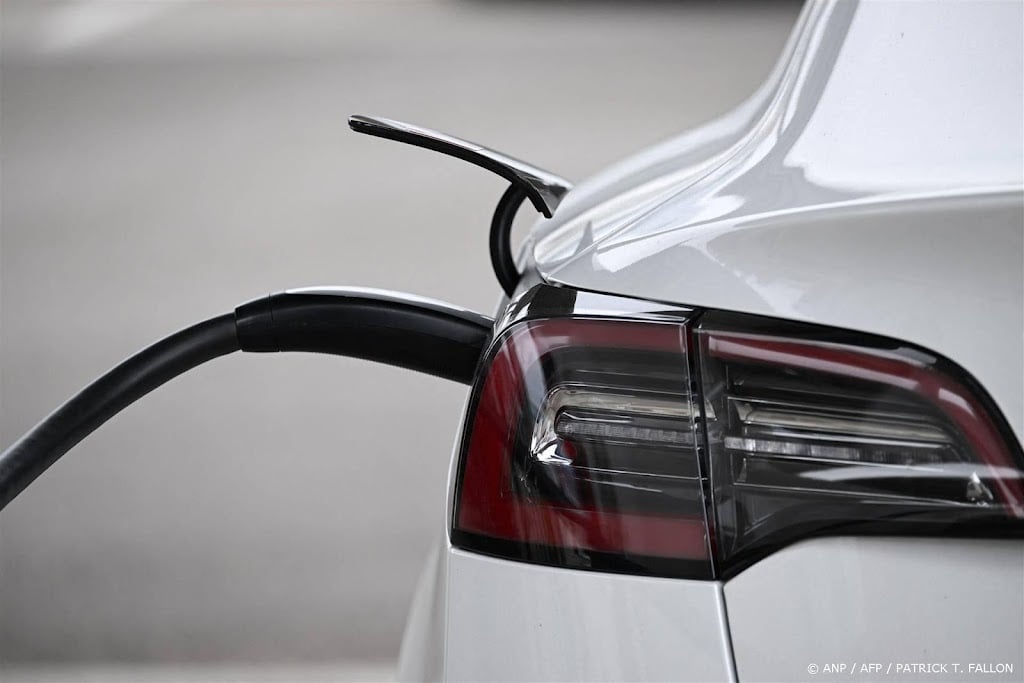Bloomberg: EU verlaagt importtarief voor Tesla's uit China