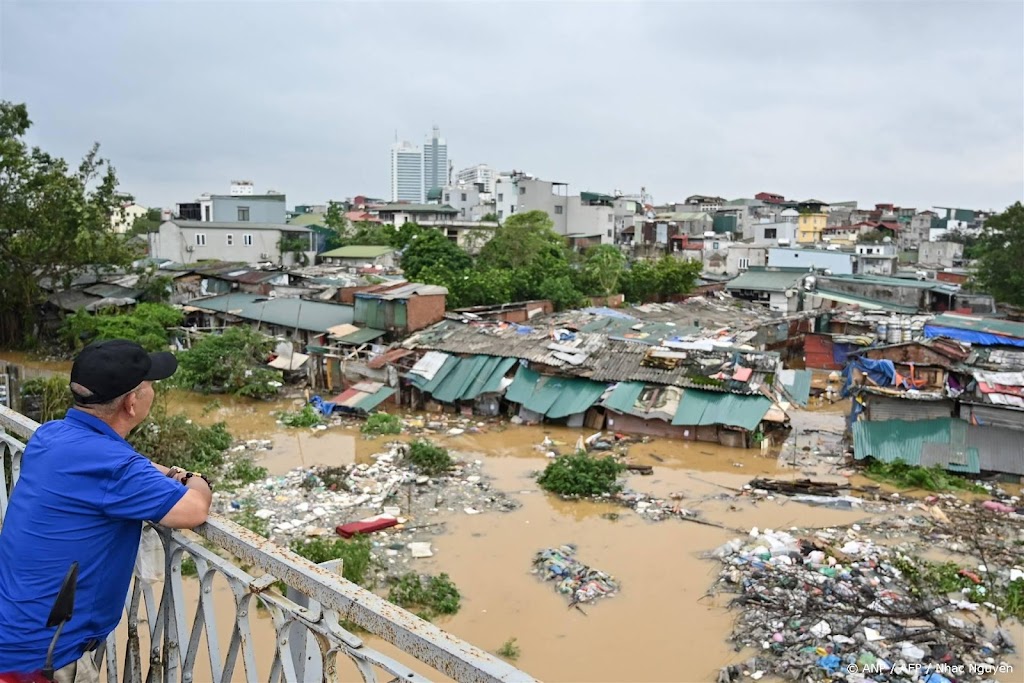 Dodental tyfoon Vietnam loopt op, noodweer houdt aan