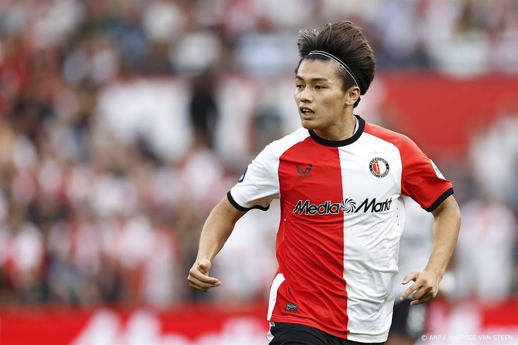 Feyenoorder Ueda en NEC'er Ogawa helpen Japan aan ruime zege