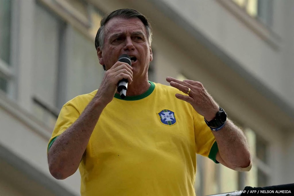 President moet Bolsonaro betalen voor beschuldiging diefstal bed