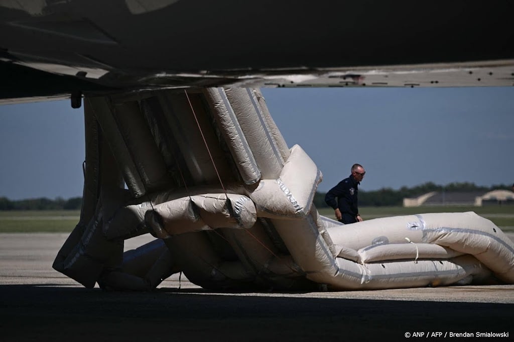 Glijbaan Air Force One uitgeklapt voor vertrek naar partijcongres