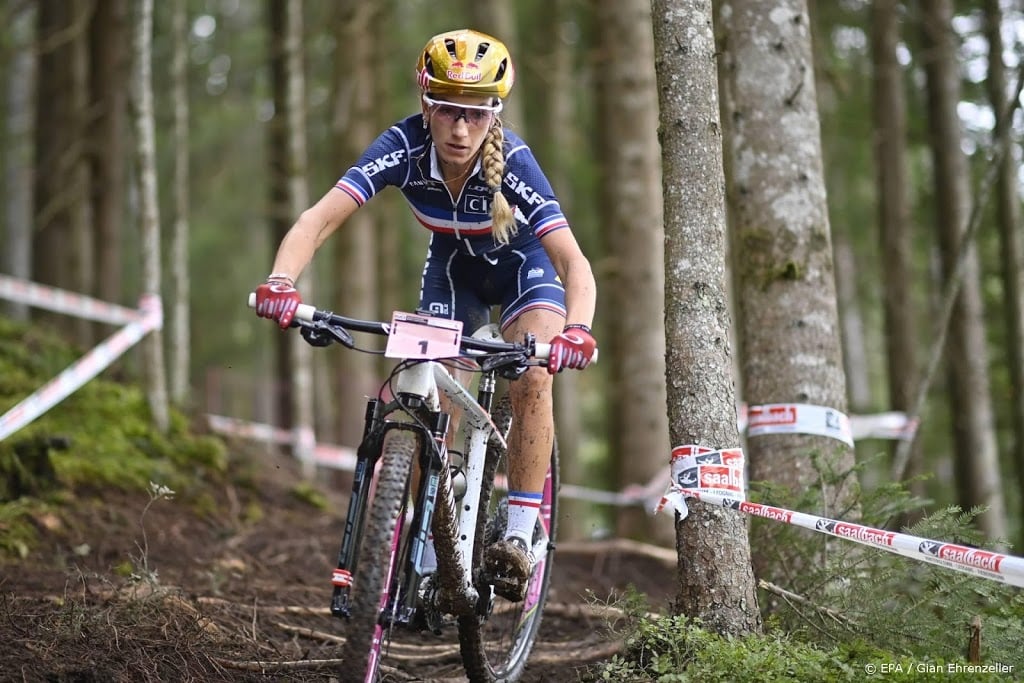 Ferrand-Prévot rijdt onbedreigd naar titel op WK mountainbike