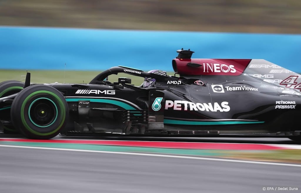 Hamilton boos op Mercedes vanwege 'onnodige' pitsstop