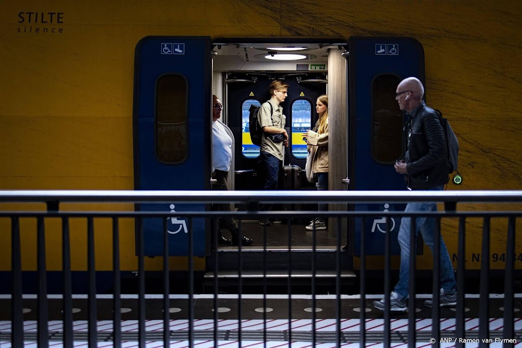 Kennisinstituut: vooral ov-reiziger werkt veel thuis 