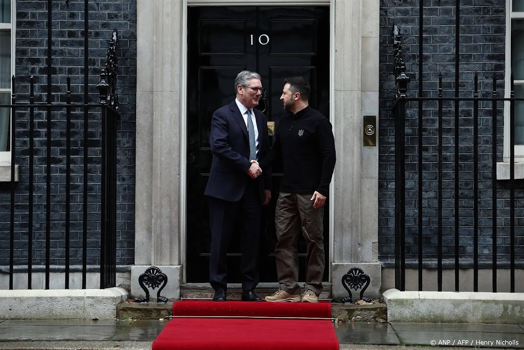 Oekraïense leider Zelensky spreekt premier Starmer in Londen