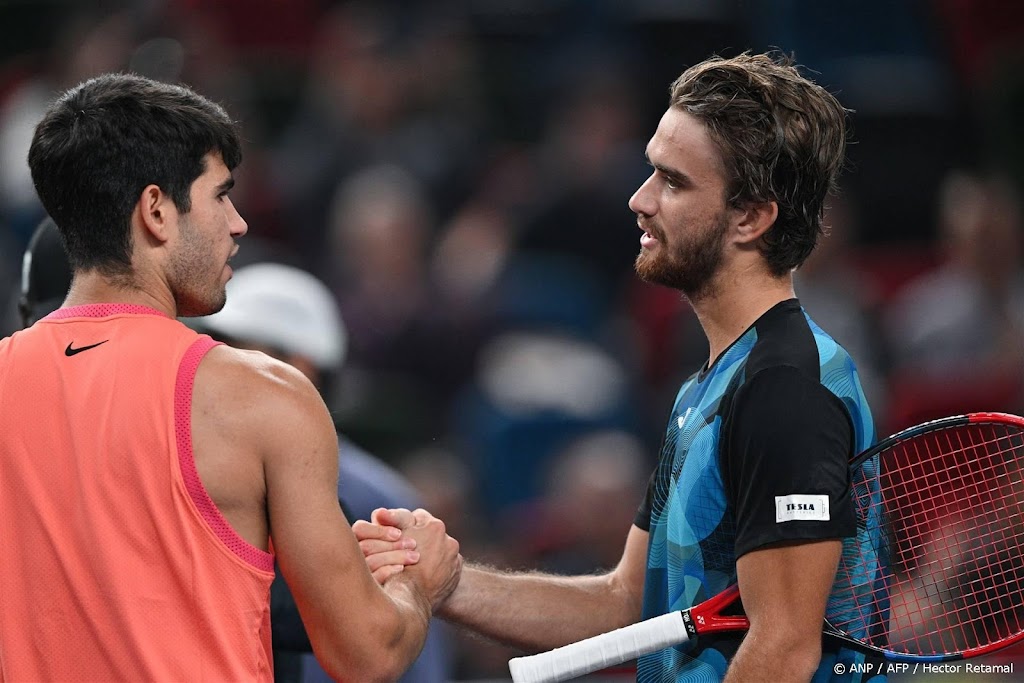 Zeldzame nederlaag Alcaraz op dag dat Nadal afscheid aankondigt
