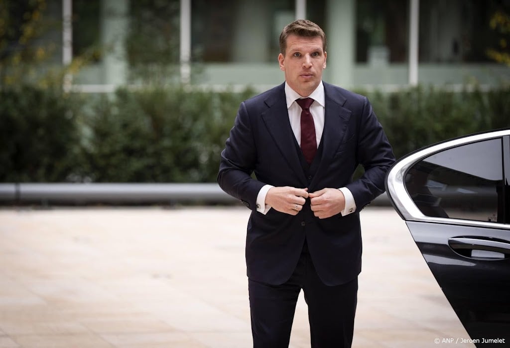 Minister Moes wil dat Radboud aangifte doet tegen docent
