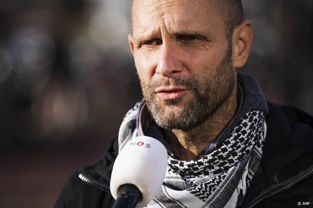 Linkse activist Van der Linde klaagt Europol aan