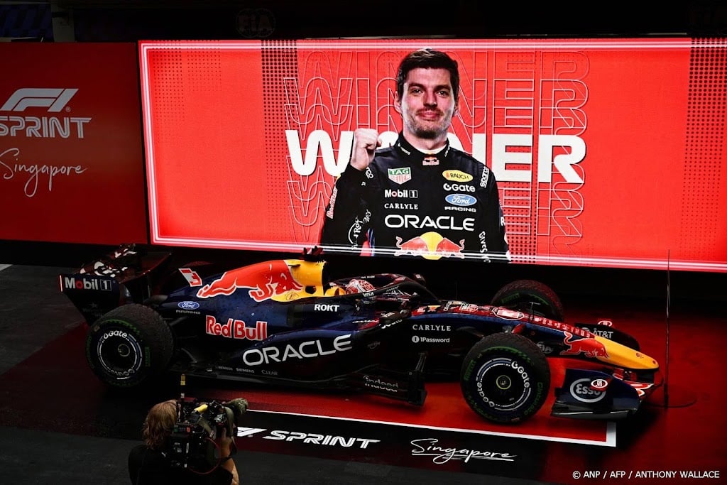 Verstappen wint sprintrace in Singapore
