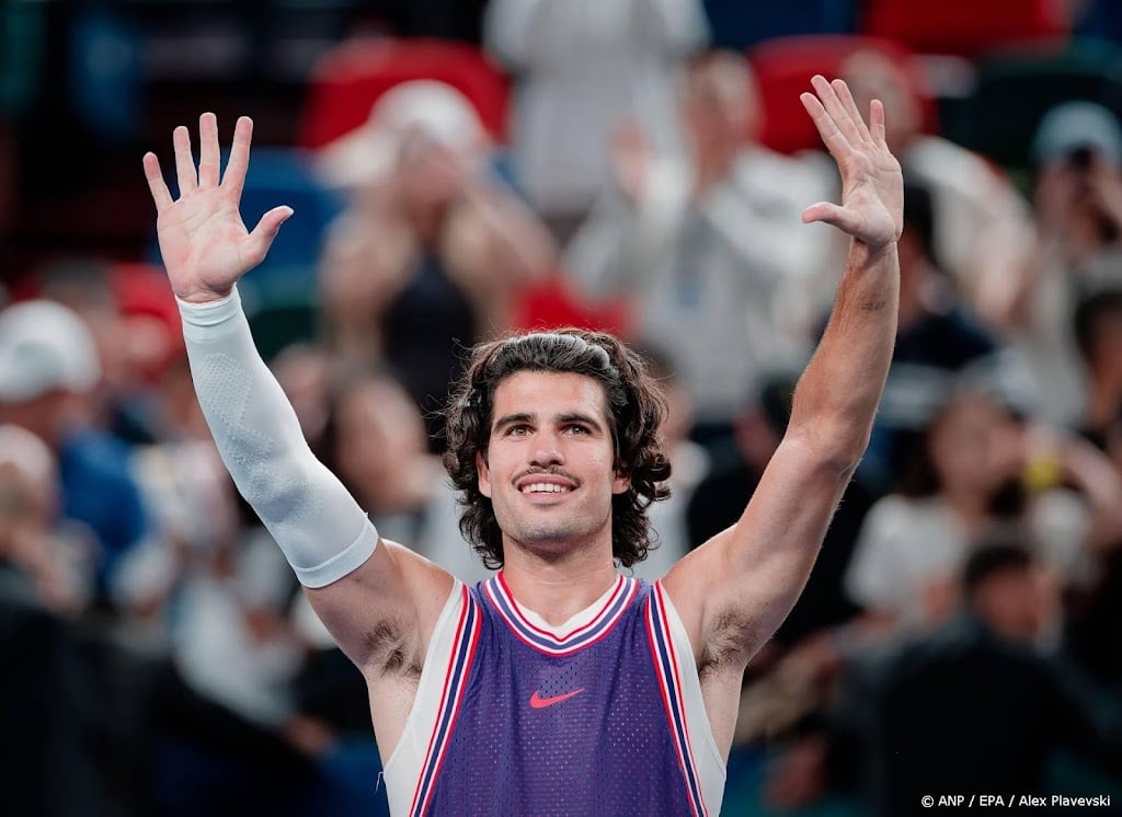 Tennisser Alcaraz eenvoudig naar derde ronde in Shanghai