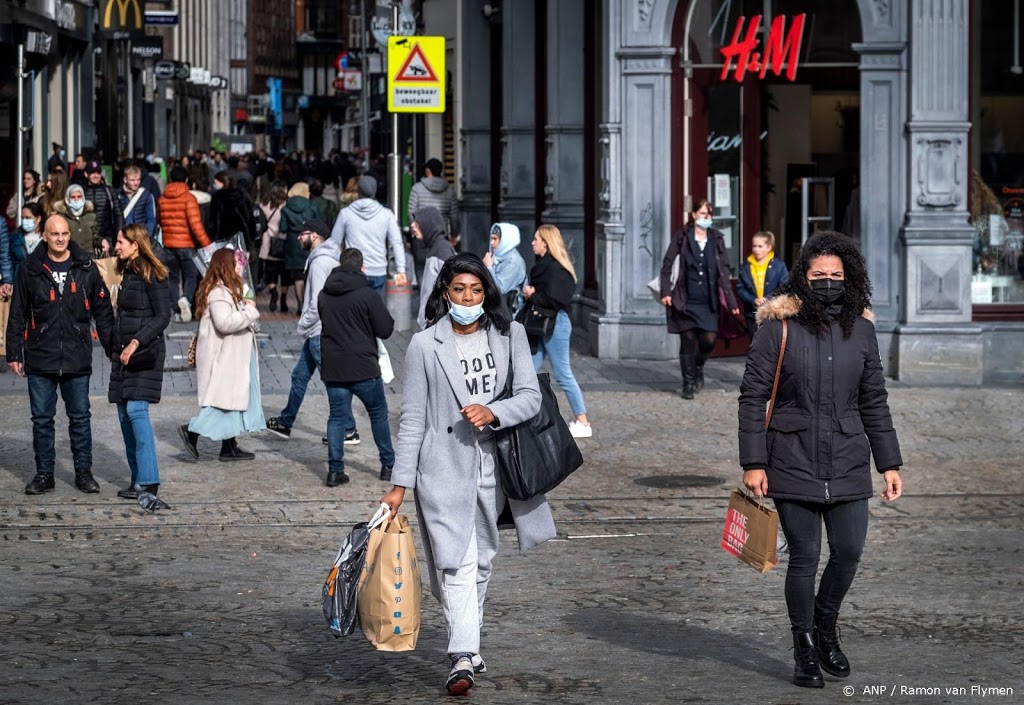 'Nederlanders blijven minder thuis dan tijdens eerste virusgolf'