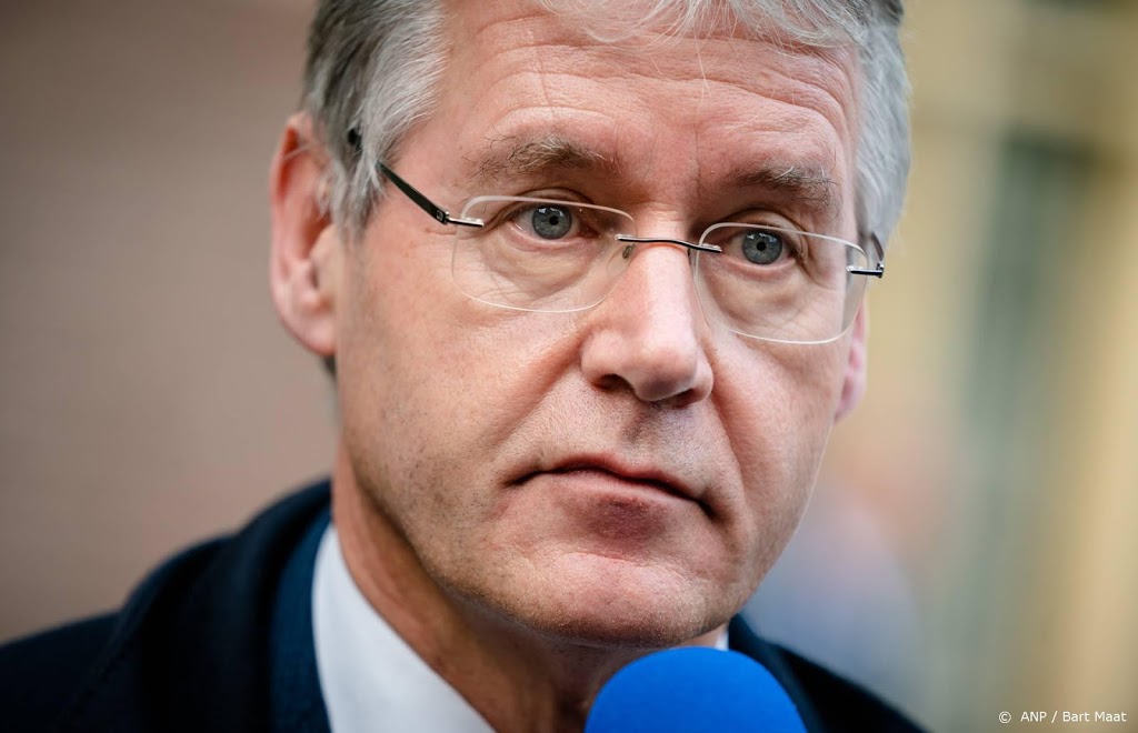 OM kijkt naar aangifte tegen onderwijsminister Slob