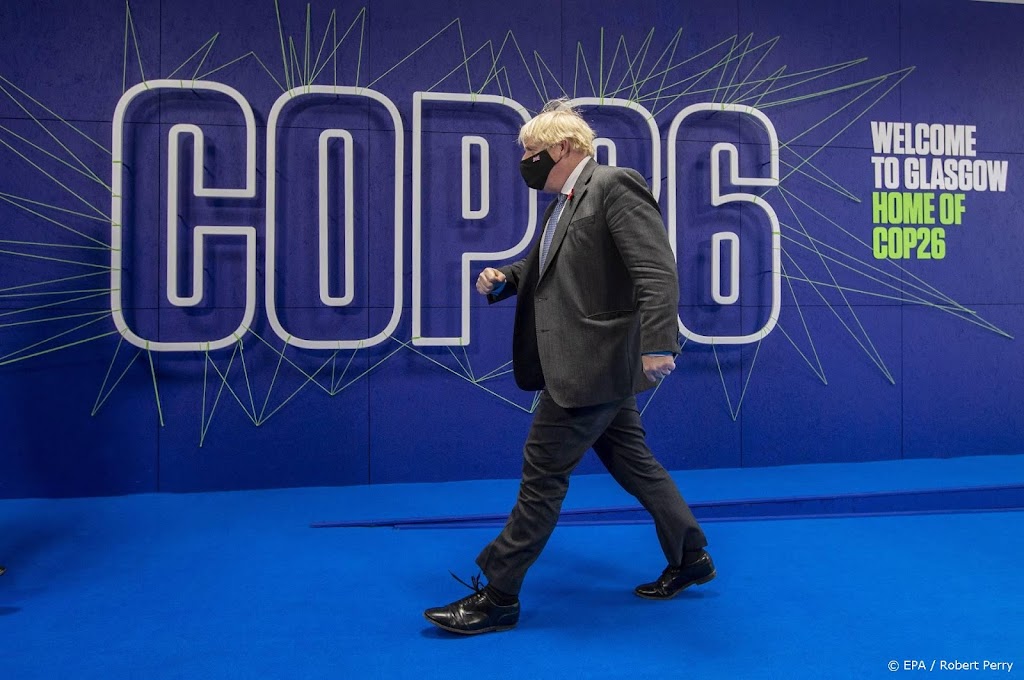 Boris Johnson komt weer aan in Glasgow, dit keer per trein