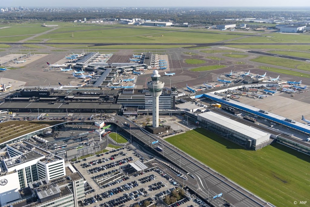 Drie keer zo druk op Schiphol tijdens herfstvakantie 
