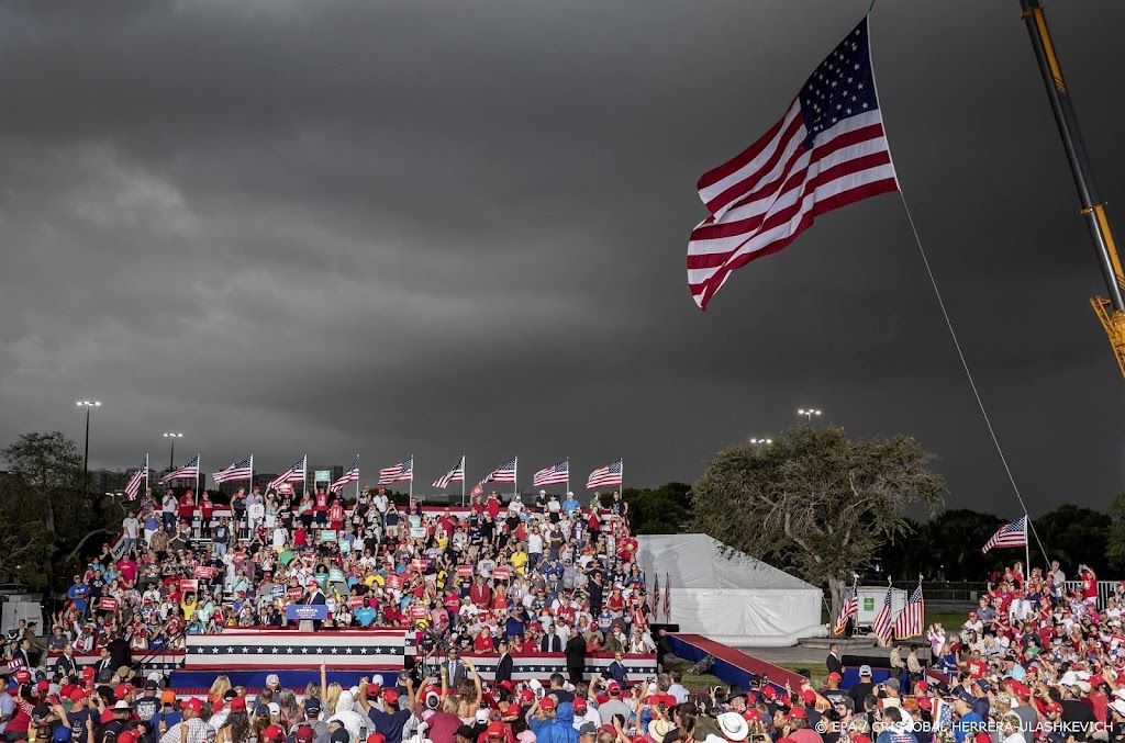 Orkaan Nicole boven Florida afgezwakt tot tropische storm 