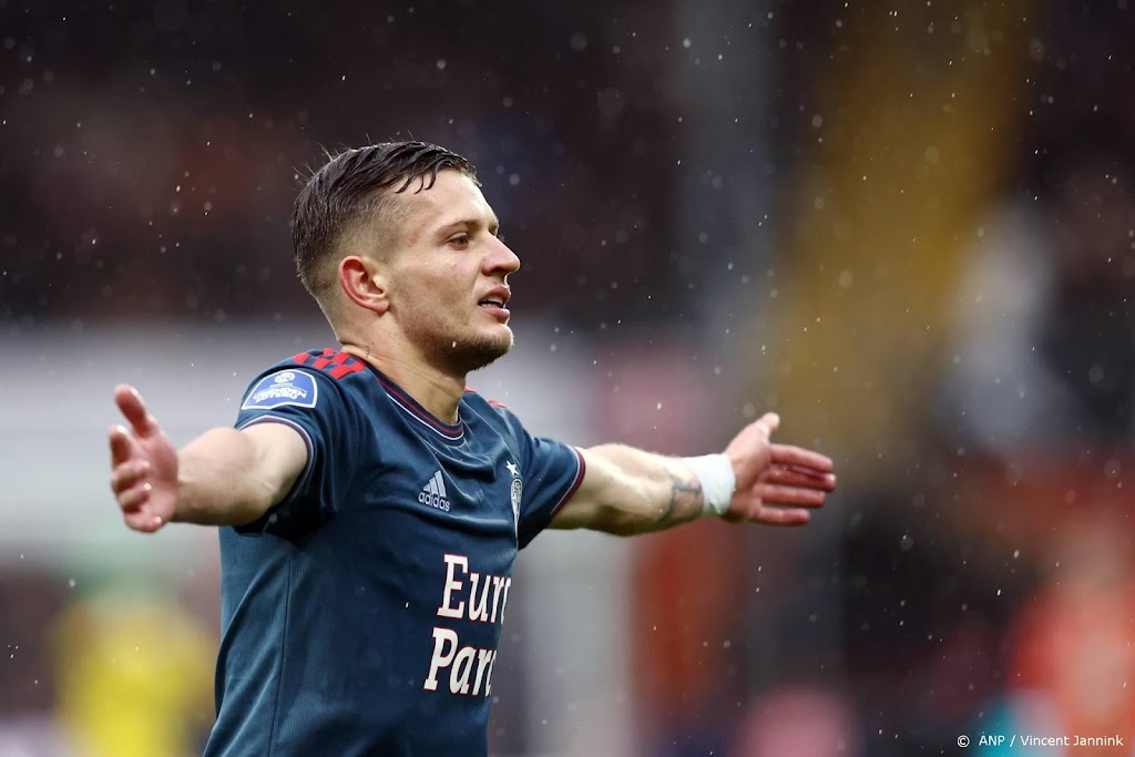 Polen met Feyenoorder Szymanski naar WK in Qatar