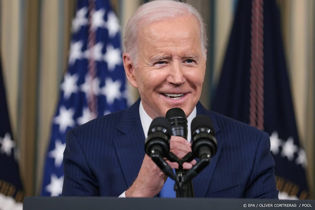 Biden reist zonder verkiezingsuitslag naar internationale toppen