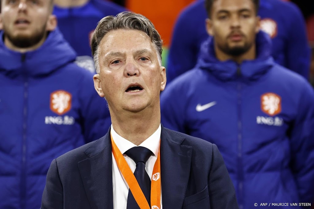 Oranje ontmoet arbeidsmigranten op trainingsveld in Qatar
