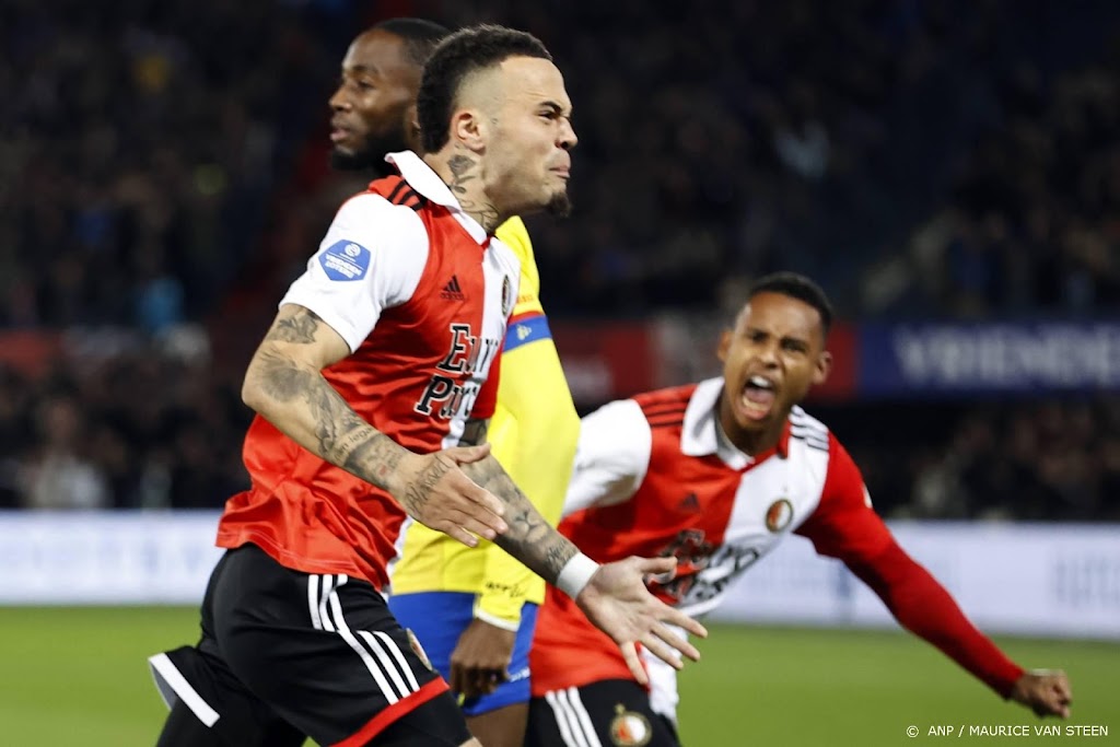 Feyenoord naast koploper PSV na nipte zege op Cambuur 