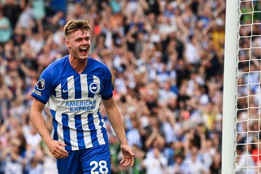 Brighton beloont talentvolle spits Ferguson met nieuw contract