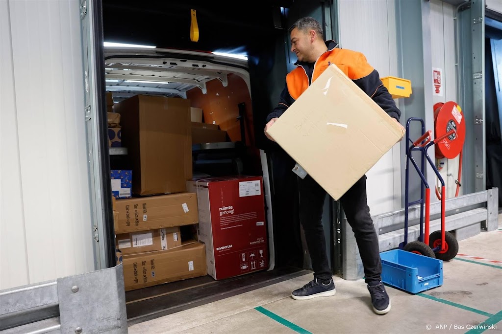 Pakketbedrijven kunnen feestdagendrukte aan door extra personeel 