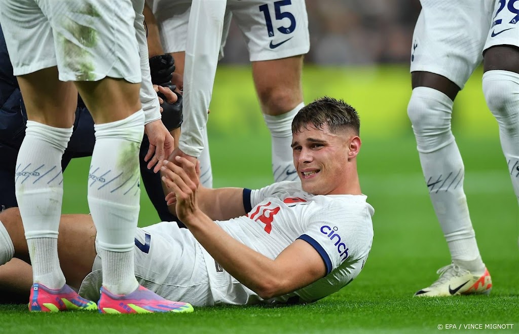 Geblesseerde Van de Ven dit jaar niet meer in actie bij Tottenham