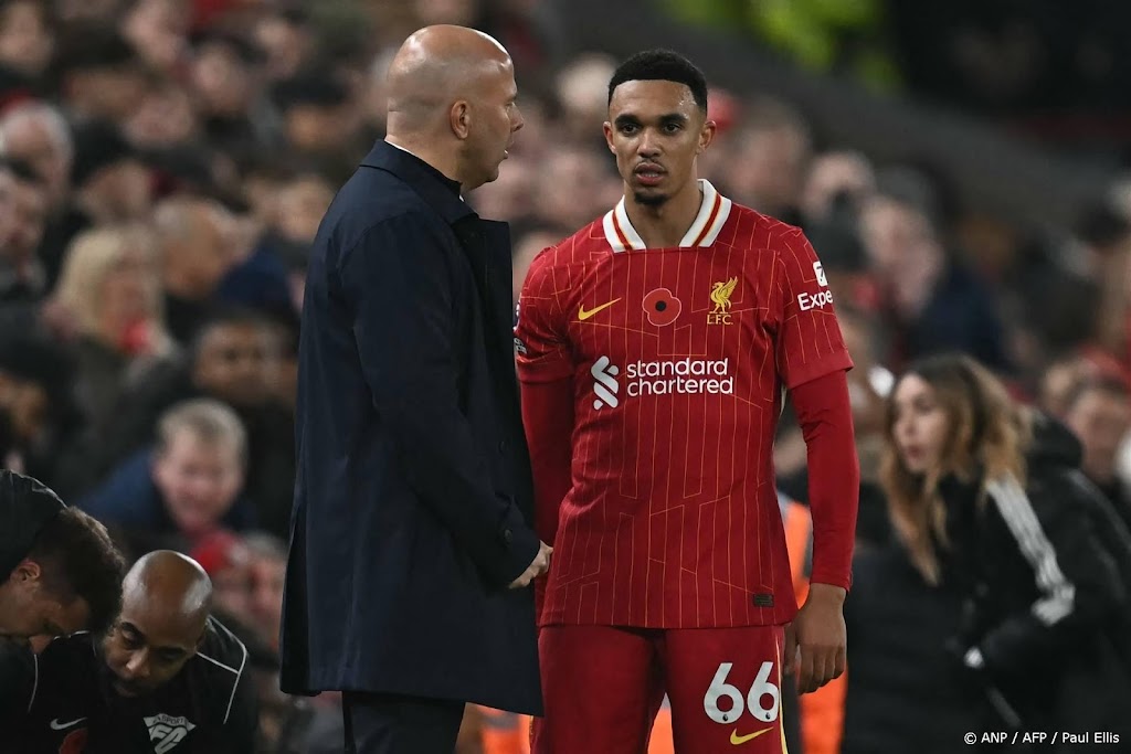 Liverpool-coach Slot vreest blessure verdediger Alexander-Arnold