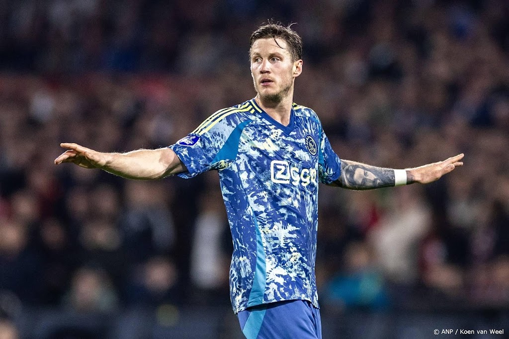 Ajax begint met Weghorst aan uitduel met FC Twente
