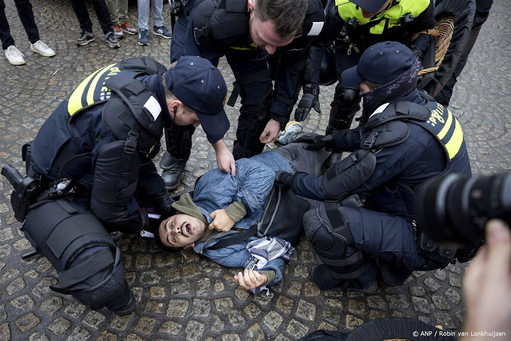 Tientallen aanhoudingen op Dam bij verboden demonstratie