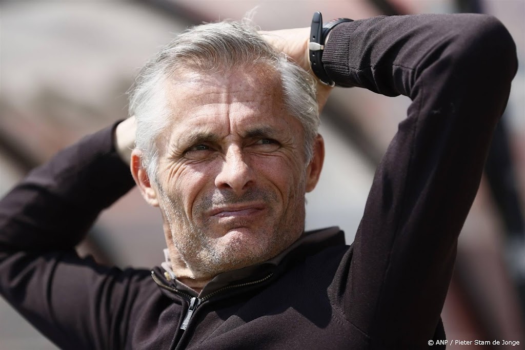 Coach Van Wonderen boekt eerste overwinning met Schalke