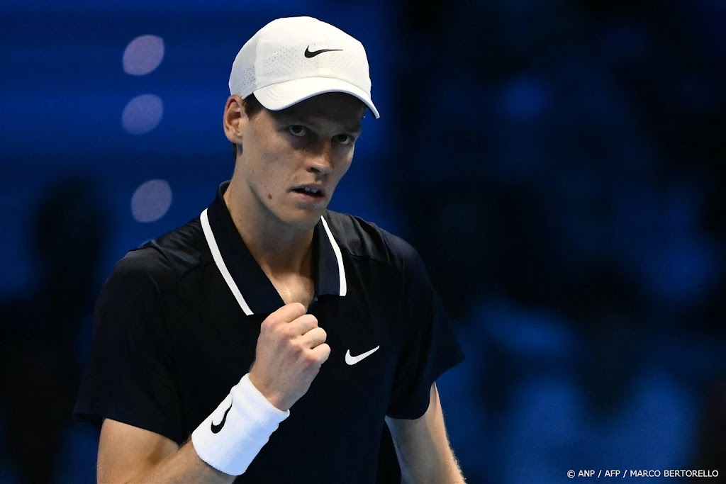 Sinner begint jacht op ATP Finals-titel met zege op De Minaur