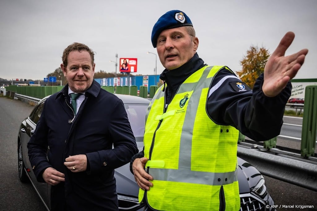 Van Weel verlengt grenscontroles met een half jaar