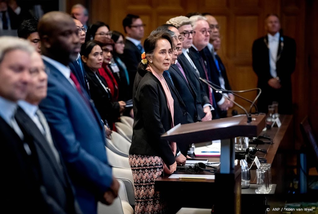 Suu Kyi verdedigt Myanmar in Vredespaleis