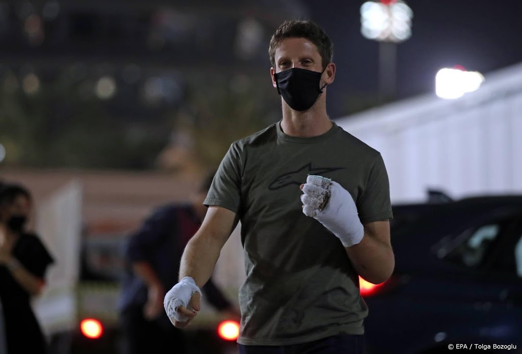 Formule 1-coureur Grosjean heeft één hand uit verband