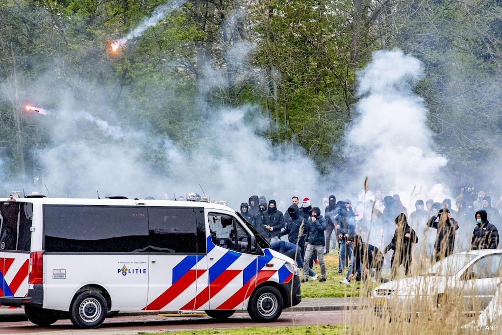 Opnieuw forse straffen Feyenoord en Vitesse na wangedrag fans