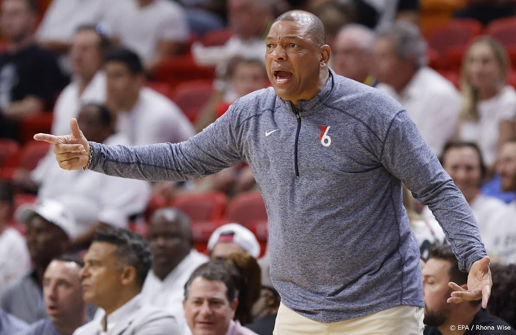 Lakers verliezen in verlenging van 'Sixers' in NBA