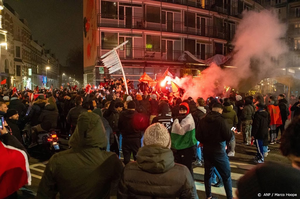 ME grijpt ook in op Kruisplein Rotterdam bij onrustig WK-feest