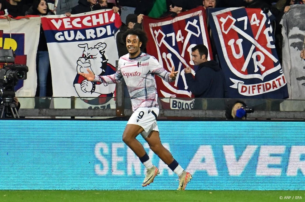 Zirkzee schiet Bologna naar zege en vierde plaats in Italië