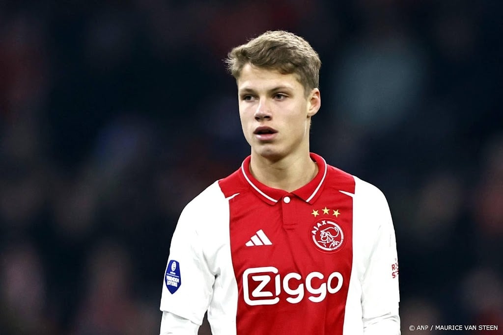 Ajax begint met tieners Steur, Mokio en Bouwman tegen Qarabag