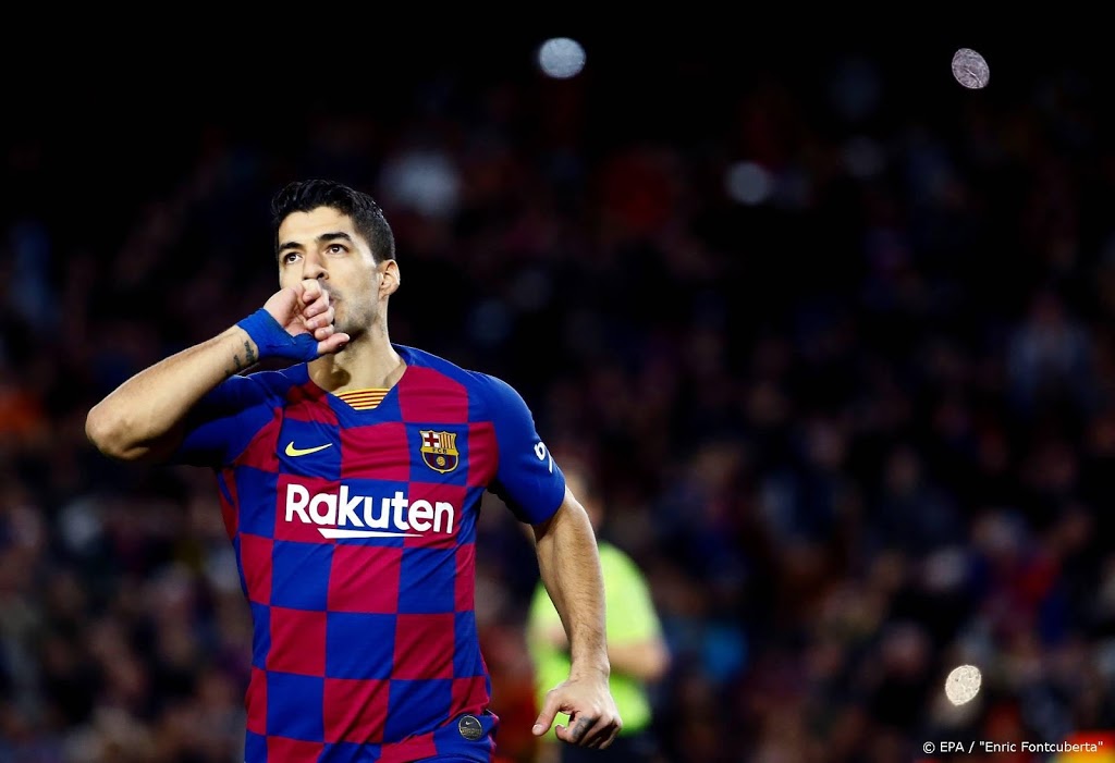 Barcelona-spits Suárez moet operatie ondergaan