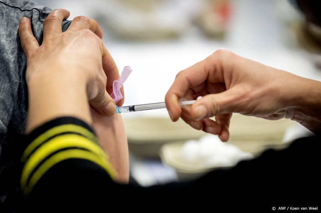 Eerste prik verpleeghuismedewerkers Amsterdam, Den Haag en Assen