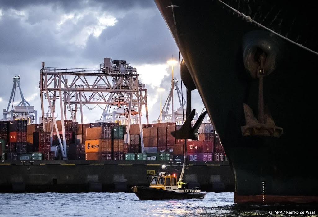 Hoger loon voor personeel havens Rotterdam, Zeeland en Groningen