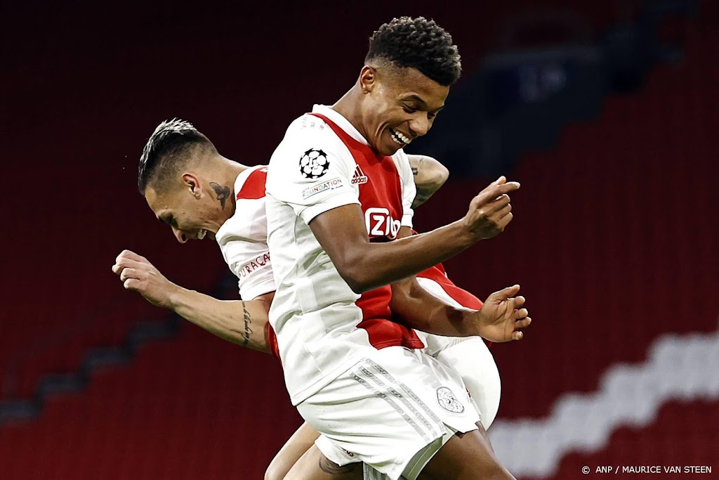 Neres op weg van Ajax naar Sjachtar Donetsk