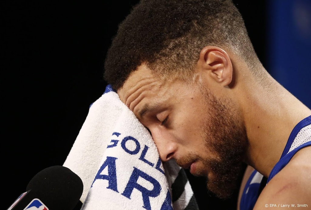 Suns verpesten rentree Curry in NBA en winnen bij Warriors 