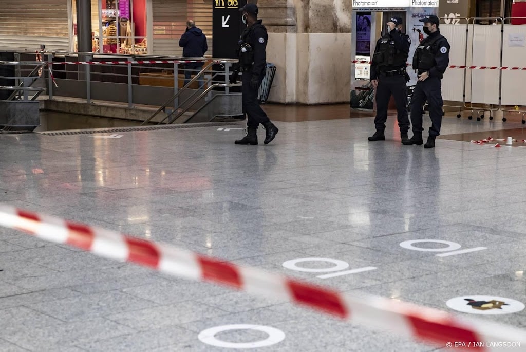 Gewonden door man die op mensen insteekt op Parijse Gare du Nord