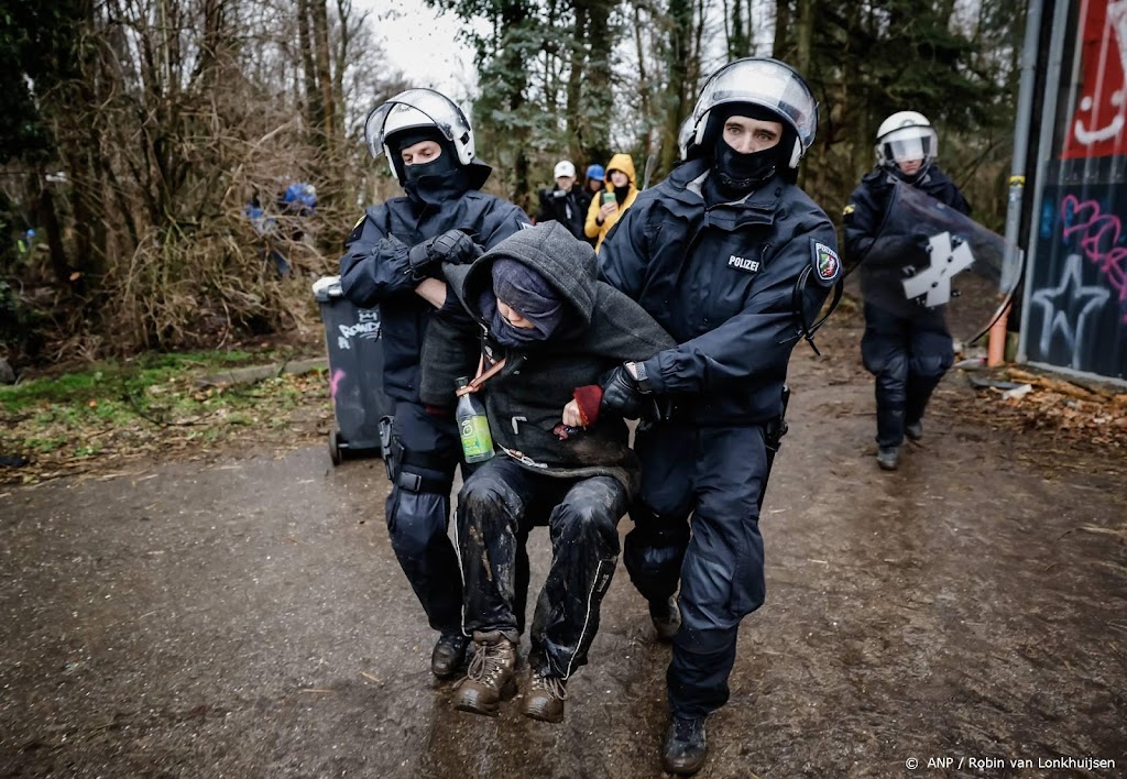 Duitse politie verricht arrestaties bij 'bruinkooldorp' Lützerath