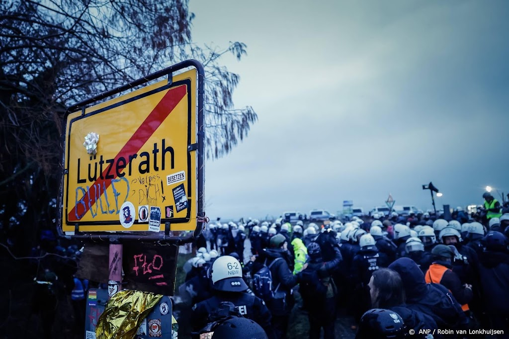 Politie sluit toegang tot 'bruinkooldorp' Lützerath af met hekken