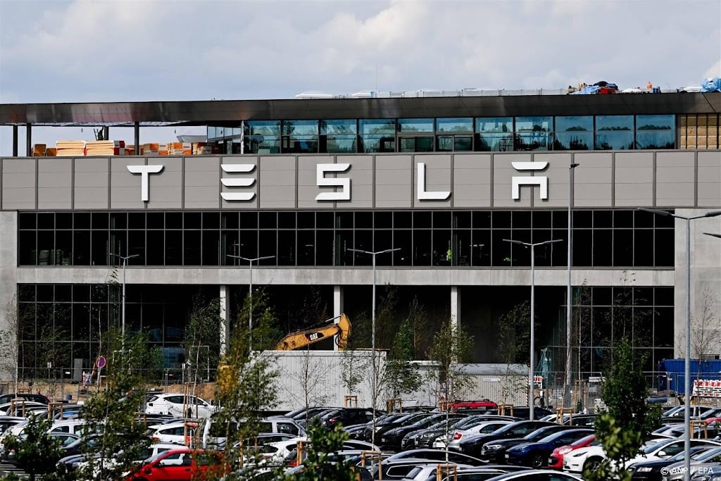Tesla schort productie in fabriek Berlijn op om situatie Rode Zee