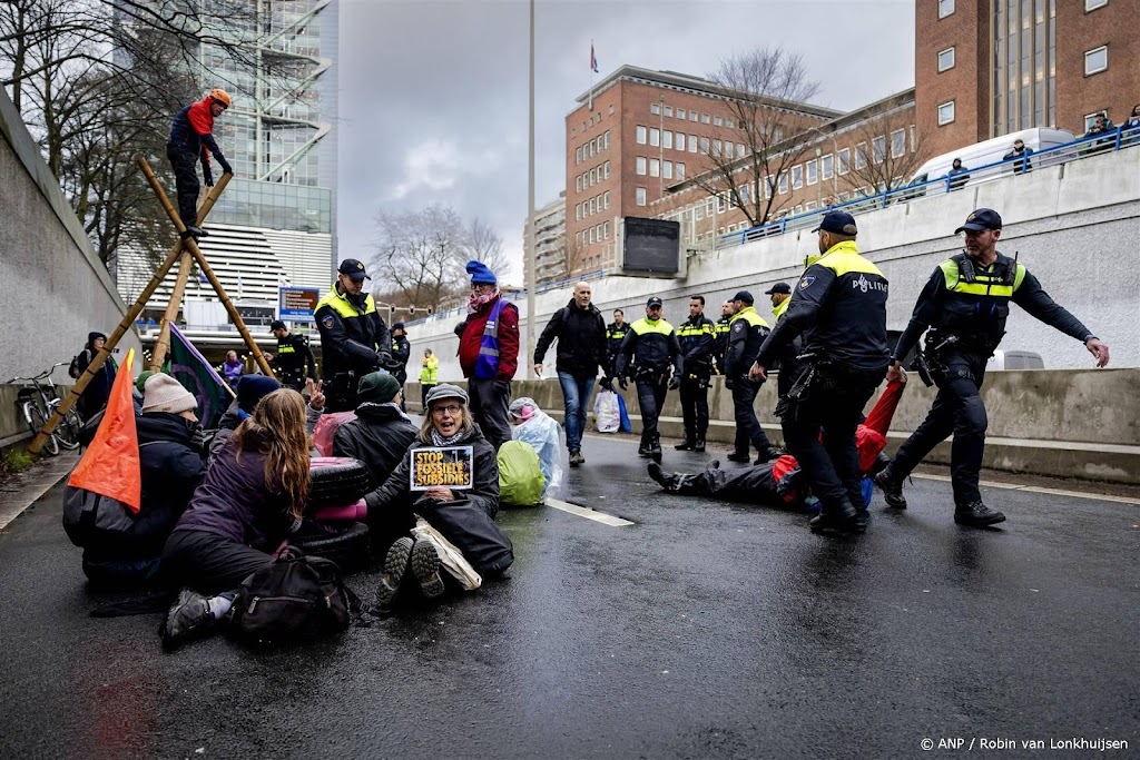 Klimaatactivisten willen opnieuw A12 in Den Haag blokkeren